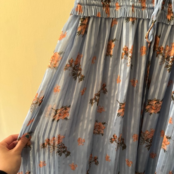 ASTR the Label Miranda Dress in Blue Peach Floral 🌸 - Picture 4 of 5